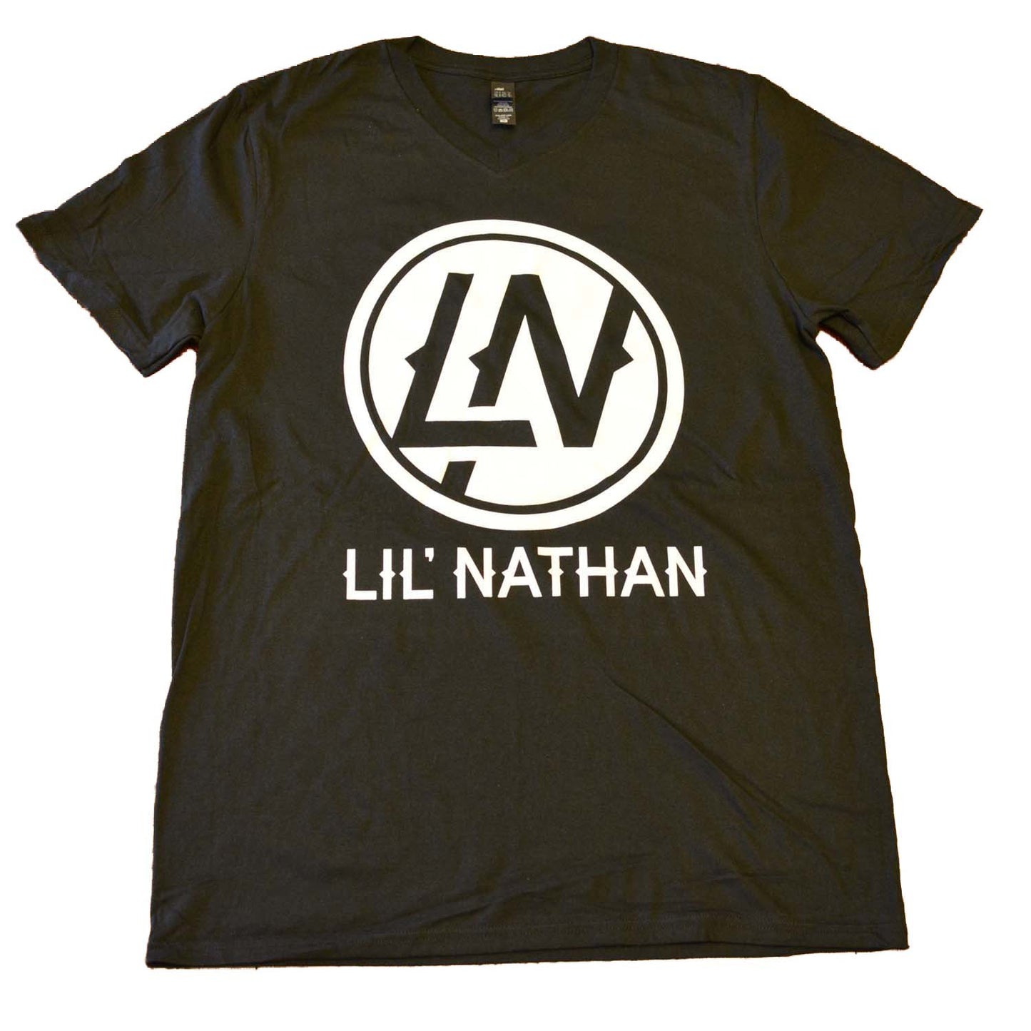 MEN'S LN LOGO V-NECK SHIRT (BLACK)